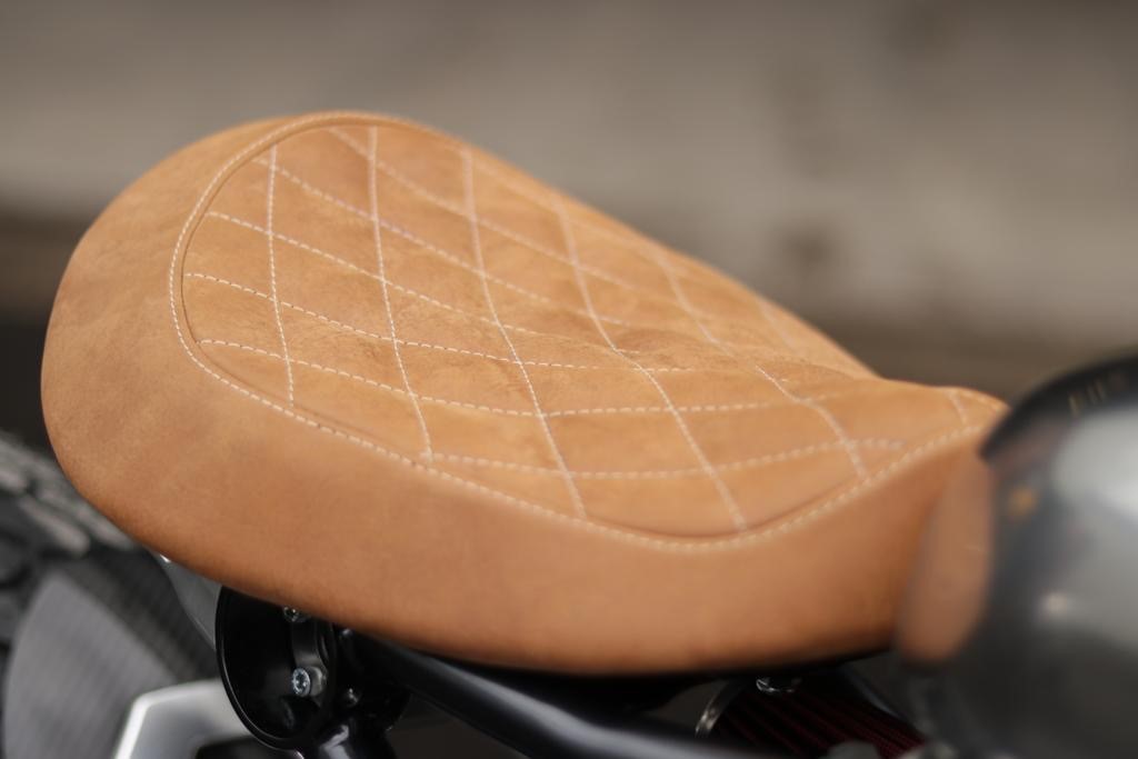 CCMMotorcycle's tweet photo. Our first Spitfire SIX was handed over last week by Jack to one very lucky owner. @Katherinewilkins had chosen a beautiful combination of liquid Mercury tank and tan saddle - Simply stunning! #katherinewilkins #spitfiresix #ccmmotorcycles #caferacer https://t.co/UI4NY1BJnd