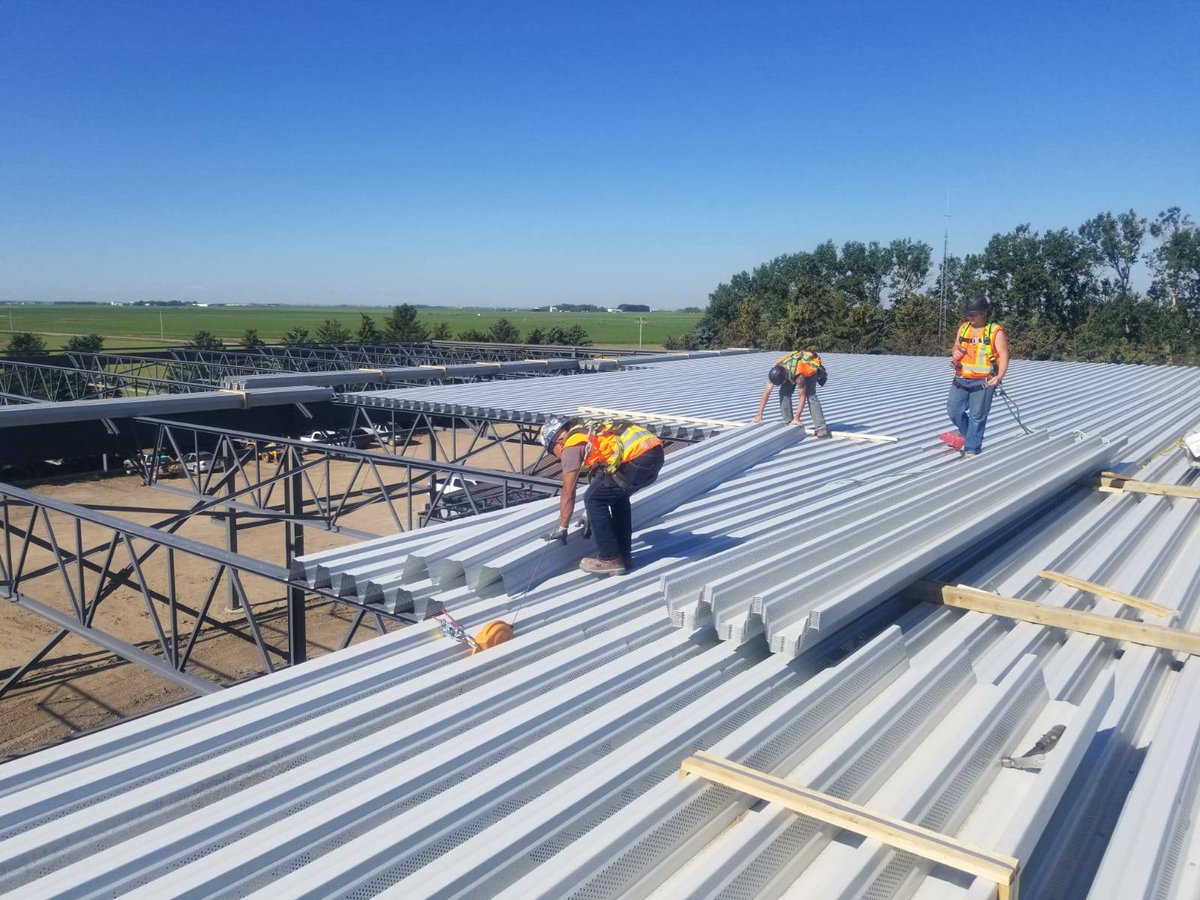WestcoLtd's tweet photo. Great progress on this new structure, with some amazing products from @Canamsteelcorporation @Synergyfabrication&welding @Delftprofielen all fit for a perfect project.
#designbuildbetter #construction #ibuildalberta #agriculture #newproject #steelerection #chincouleespuds https://t.co/4TPV0CVJbm