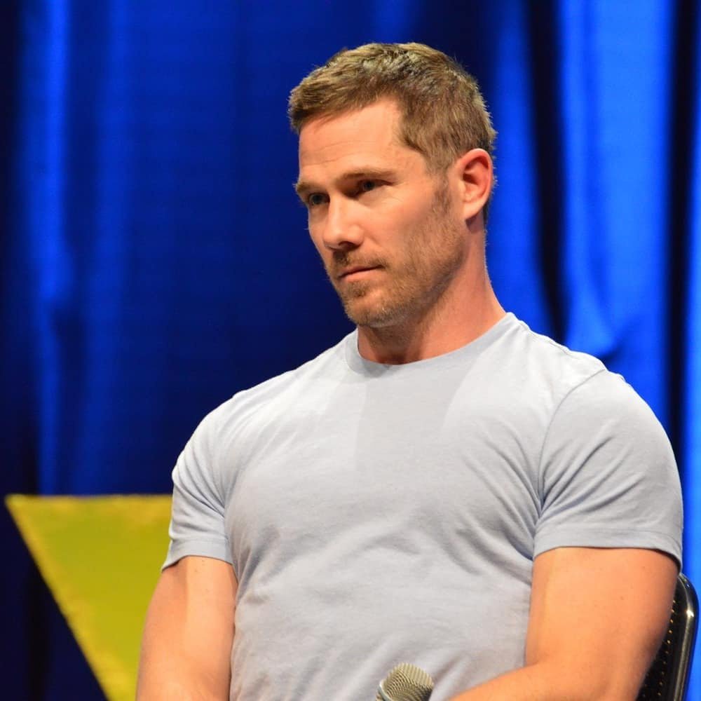 🐺Chase Randal.

💢Hombre lobo Omega. 
💢Cocinero.
💢Gay. Versátil +Activo. Dominante.
💢Rol Corto/Medio.
💢Reservado.
💢MultiShipp.
💢Sexrol +18.
💢Brusco aunque cariñoso. 
💢Abierto a todo tipo de tramas.

Por favor RT y gracias.
Si alguien quiere algo tengo los MDs abiertos.