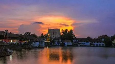 Mahakshetram (Great temple) :Other than the spiritual and structural aspects, ten characteristics elevate the position of a temple to a Mahakshetram. Sri PadmanabhaSwamy temple qualifies all of the following ten: