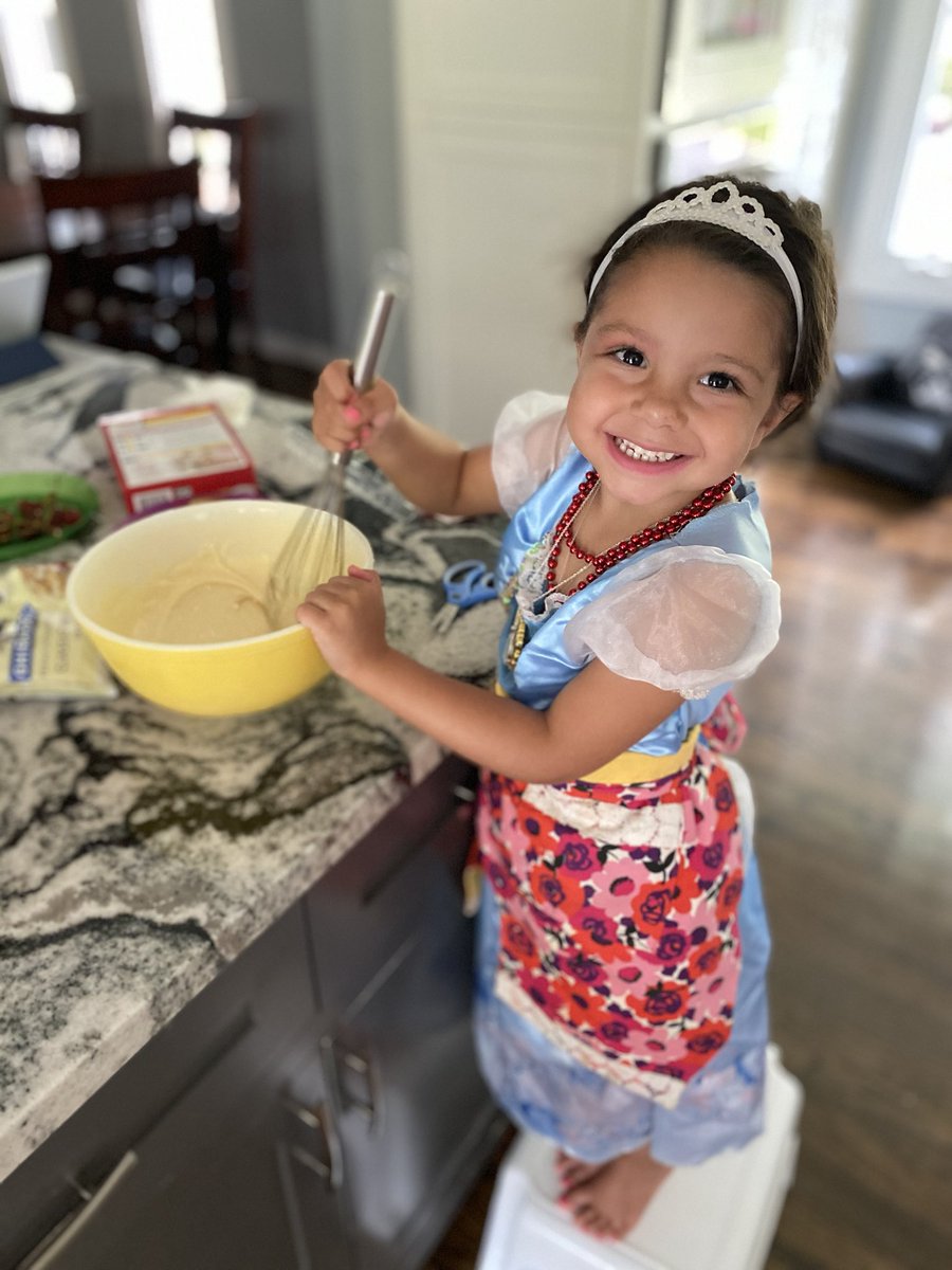 Emily15188755's tweet photo. She makes quarantining so fancy. 🥰 https://t.co/6V6e5b8gQA