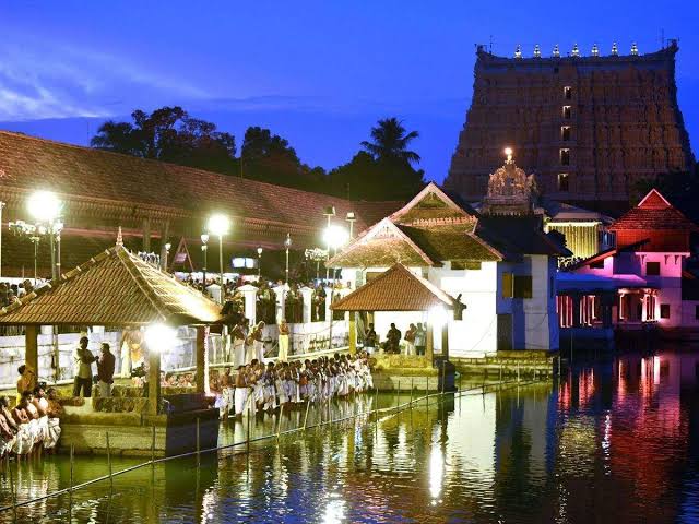 Although the origin of this temple still remains a mystery, devotees believe it to have existed since the first day of the Kali Yuga, which was 5000 years ago. The PadmanabhaSwamy temple also has a mention in the Bhagwad Gita.