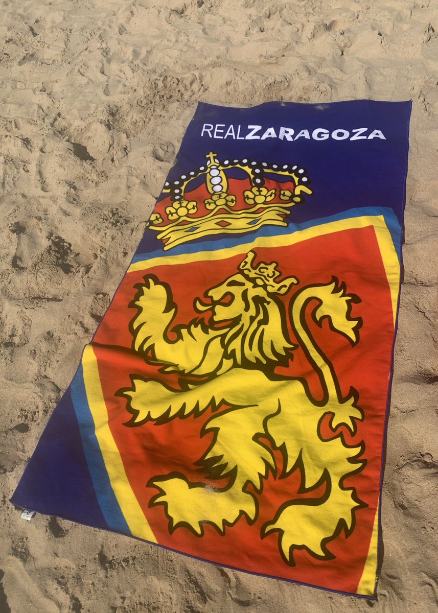 adrianeras's tweet photo. Hacer esto hoy en Cádiz parece no tener sentido, pero lo de anoche tampoco lo tiene. #dondeseaperocontigo @RealZaragoza ZARAGOZA NUNCA SE RINDE. https://t.co/Nf8mrJkwEI