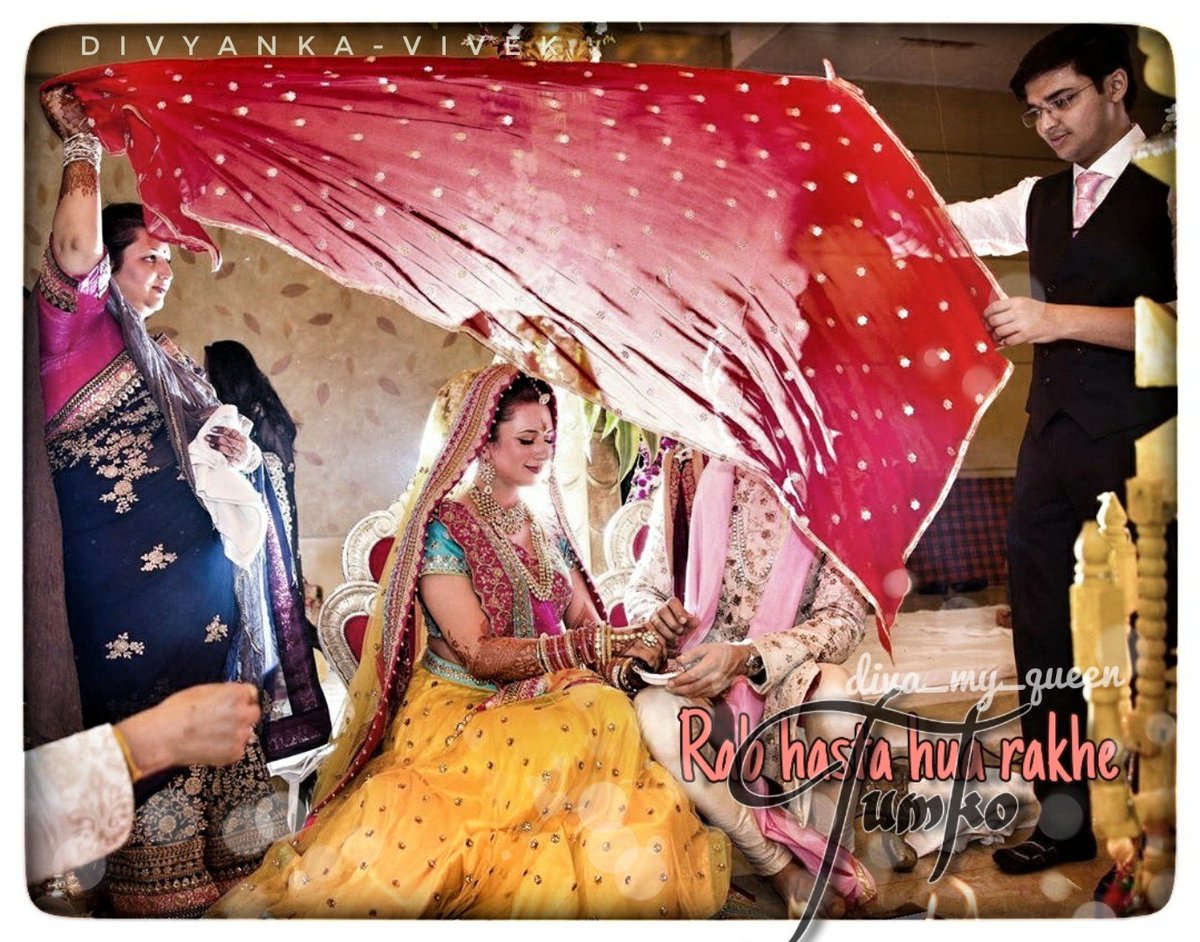 HeerSoni6's tweet photo. रब हस्ता हुआ रखे तुम को😘❤️😍 @Divyanka_T @vivekdahiya08 #DivyankaTripathi #VivekDahiya #DivekWedding #4YearsofDivek #4YearofTogwtherness #4yearCompleted #Divek #UnseenPicture https://t.co/WkYjqEDFvz