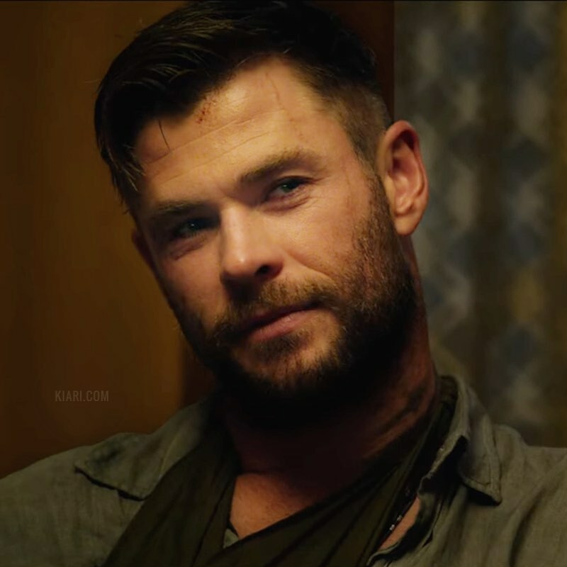 walelia's tweet image. Here’s the main muse @chrishemsworth for #ManCrushMonday. This shot is from #ExtractionNetflix. 😉 #ChrisHemsworth #MCM ift.tt/2C6KAqS