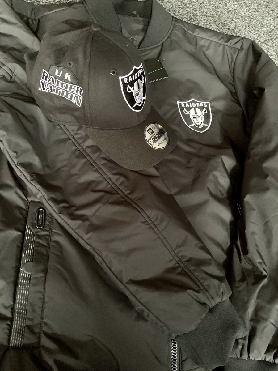 stevejsimkins's tweet photo. @aturn07 @SilverFX_Sports Came home to this lovely lot today 🔥🔥🔥 Thanks so much......love it!! #UKRaiderNation https://t.co/AIqKc9sMDS