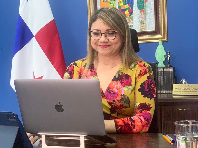 Luchosuarez507's tweet photo. La capacidad de este Gobierno de trabajar con la laptop apagada ... https://t.co/o22HKTS2QK