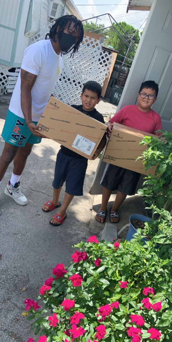 MsLourore's tweet photo. Delivery Day! @21stCCLCPBC 
Felt so good to see their happy faces 🥰☺️ @SH3LTON12 https://t.co/i96SsVWqTw