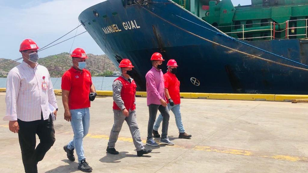 MercalOficial's tweet photo. #13Jul 🗣️ Gracias a las políticas alimentarias del Gobierno Nacional el buque "Manuel Gual" de la Corporación Venavega llegó  a Bolipuertos con más de mil  200 toneladas métricas  de alimentos  para beneficiar a las familias anzoatiguenses
.
#TiempoDeElegir https://t.co/U6nqNgzxXr