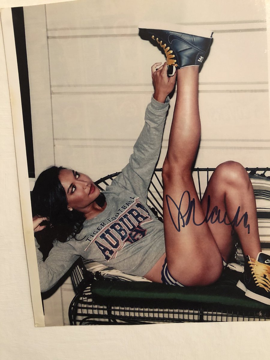 debnamanutd's tweet photo. my whole body is shaking and i can’t stop crying, i sent fanmail to naya when she was on glee telling her my story and thanking her and she sent me this back, I’ll cherish it forever 💔 https://t.co/VgrssdZgQu