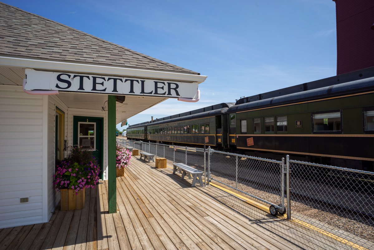 Smith__mj's tweet photo. The train doesn't stop here anymore.  Wait a sec...here's a train now:  the Alberta Prairie Railway, in Stettler.

#Stettler #ExploreAlberta  #Wanderlust #theotherAlberta #Albertaroadtrip #albertaprairierailway https://t.co/f4cCMVM4uE