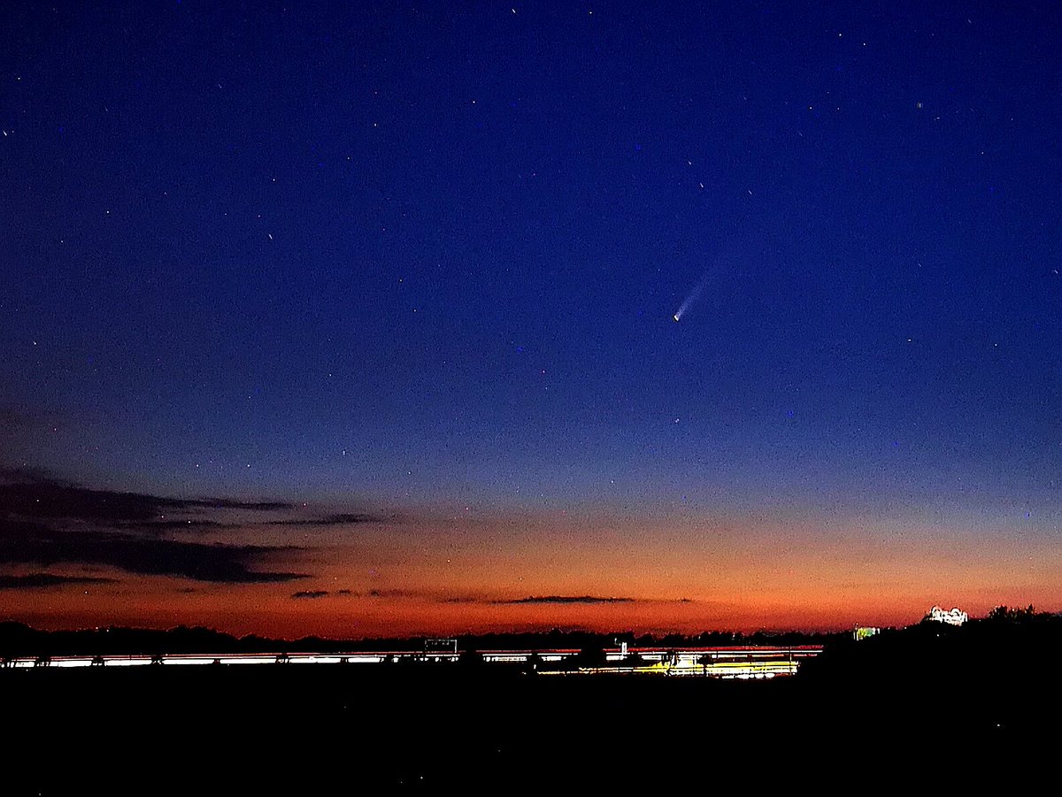 Komet #Neowise am Montagabend über Hessen, aufgenommen mit dem Smartphone bei 30 Sekunden Belichtungszeit. #Astronomie
