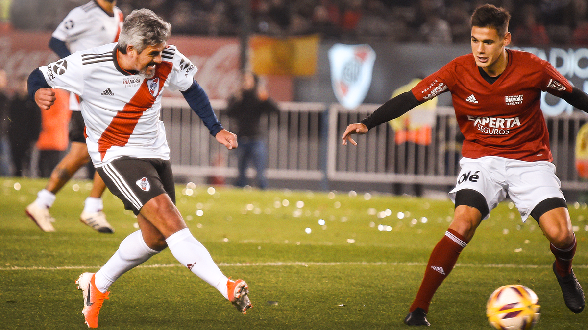 RiverPlate's tweet photo. Cuatro ídolos, una sola escuela 🇵🇱🇲🇨

🔙 2019 https://t.co/C8wh9V4TI0
