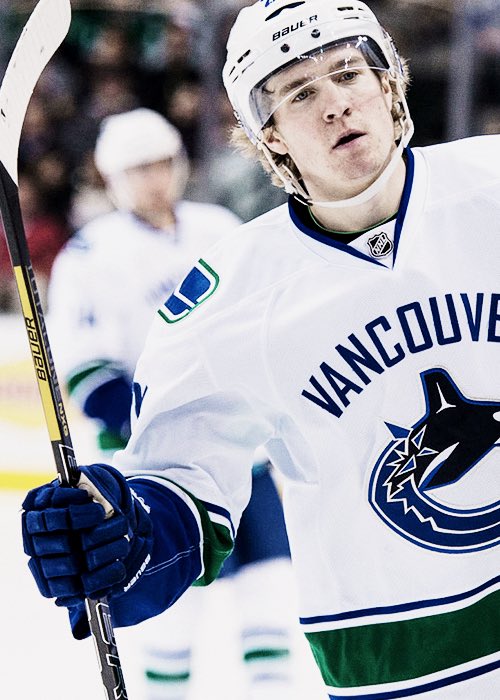 OnThePondShow's tweet photo. Tomorrow “OTP” Zac Dalpe. (@ZacDalpe22 ) Great interview with a great person!

-Growing up Canadian 
-Meeting Gretzky 
-NHL Draft
-First NHL goal
-Playing with the Sedin brothers
-Zach Parise as a teammate
-John Tortrella stories 
-Playing guitar/singing 

#OTP #LetsRide #Dalpe https://t.co/xdQ42FaJ5Z