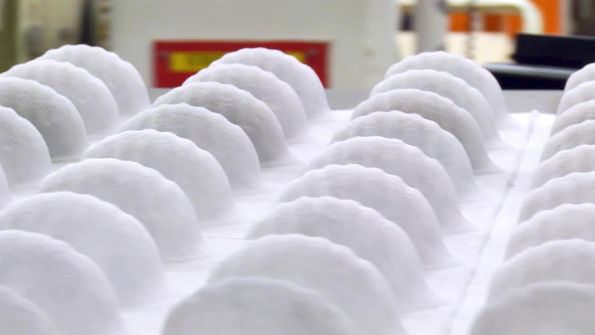 3M's tweet photo. Demand for N95 respirators continues to exceed supply during #covid19. We're working hard to provide as many as possible, increasing U.S. production from 35M to 50M/month w/a majority going to healthcare &amp; frontline workers. Read more via @StarTribune: https://t.co/rCsbkeQTYt https://t.co/h1wtlWRqoO