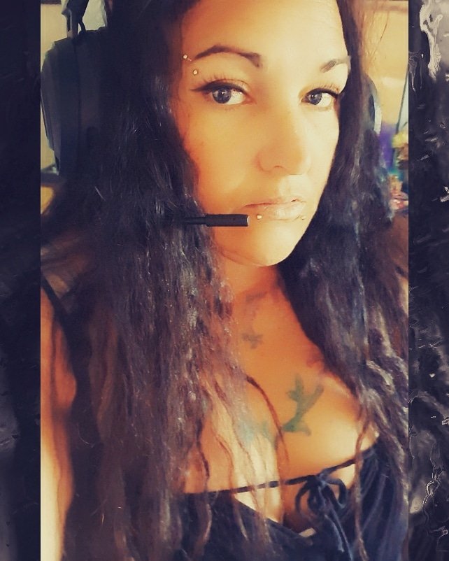 PGoldbaby's tweet photo. Gamer noob #weirdointhegrass #fornitefun #Fortnite #twitch #affiliate #keepinitweird #because #gamergirl #gamingmumma https://t.co/MsY8hFJ5Ja