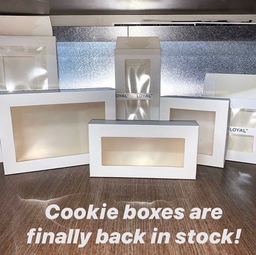 LOYAL Biscuit Boxes are perfect to protect and present your baked goods during transport. Pop into @whipitupcakesupplies or ask your local supplier for LOYAL Boxes and take your isobakes to the next level of WOW! tinyurl.com/y77y74y5
