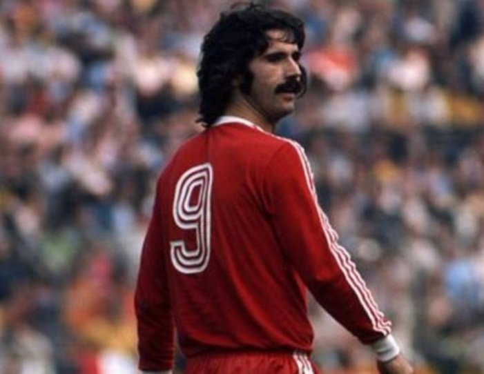 Gerhard Müller is without a doubt one of the greatest players in football history. He scored a stupid amount of goals and won everything there is to win. Not putting him among the greatest strikers ever is a capital offense hth.