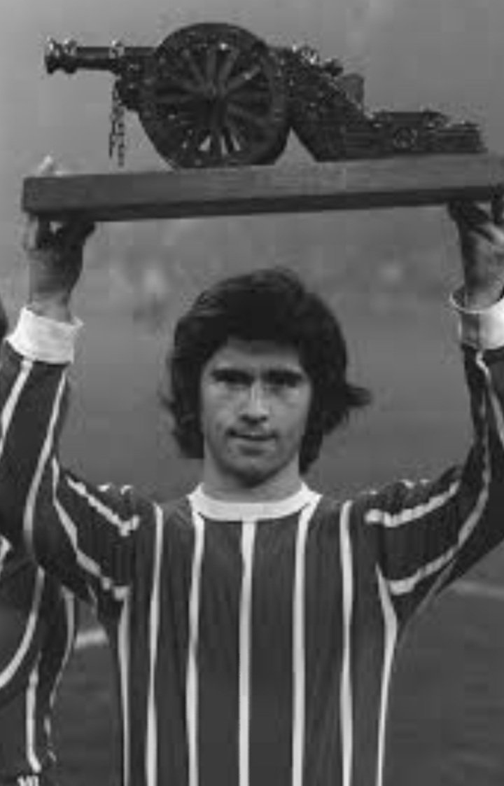 He is both Bayern's and the Bundesliga's (365) all-time top goalscorer. He rightfully earned the nickname "Der Bomber".