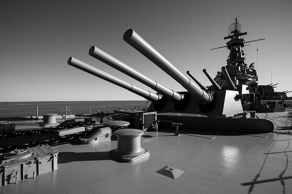 old81studios's tweet photo. Art Print: USS Alabama, Photography Art Print USA, Historic American Battleship, Mobile AL, Canons in black and white, jc kirk https://t.co/AUG55XJxVp #ShopEtsy #militaryART #ShoppingPhotos #buyART #ETSYHunter #discountPhotos #WallDecorArtPrint https://t.co/OpxyvG3qw5