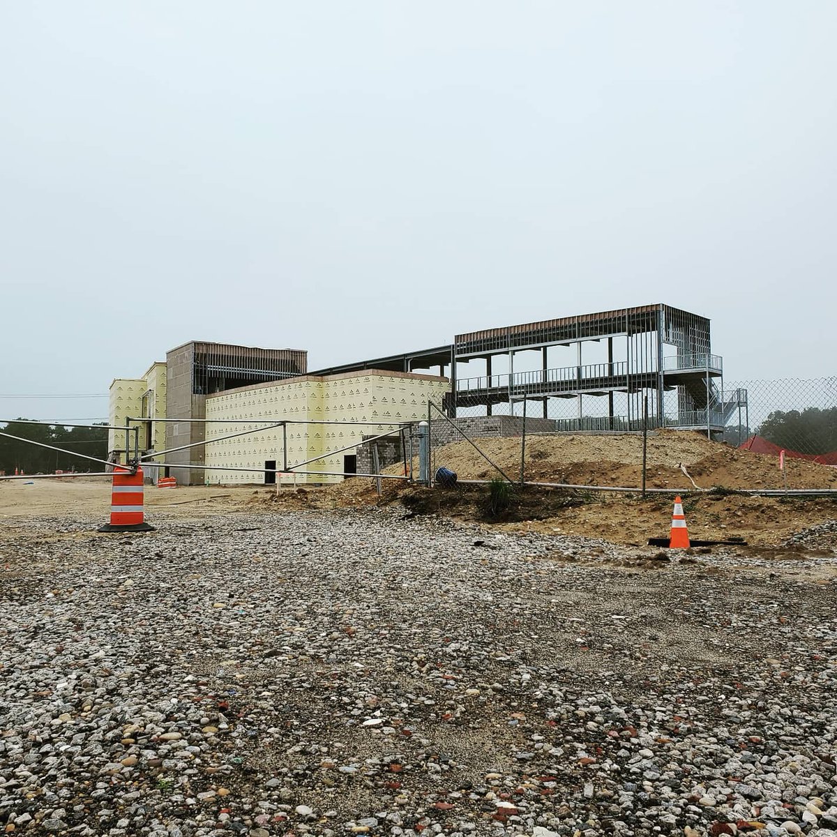 LI_Golf_Book's tweet photo. Topgolf Long Island as it stands in Summer 2020. The finished product will have 100+ bays on three tiers, plus upscale food, live music and year-round professional instruction. Target opening is early 2021. https://t.co/1f7jgzN5GZ