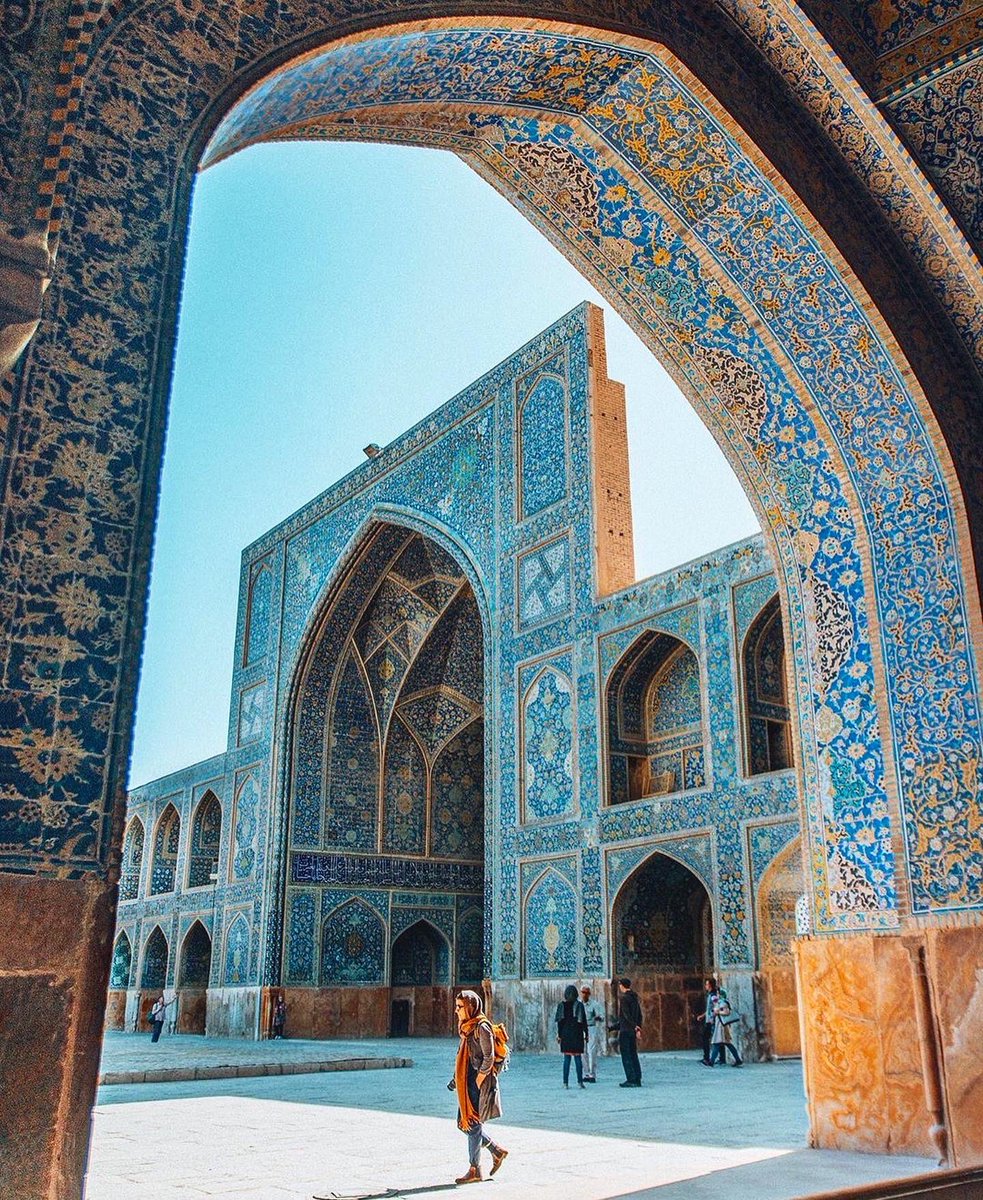 earth's tweet photo. The mosques of Esfahan, Iran ✨ https://t.co/bAVdI4UWag