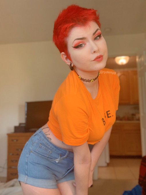 i tried to do something with my hair that ended up looking too red for what i originally planned - so<a href="/tag/mvsales"class="tags"><span>#mvsales</span></a>