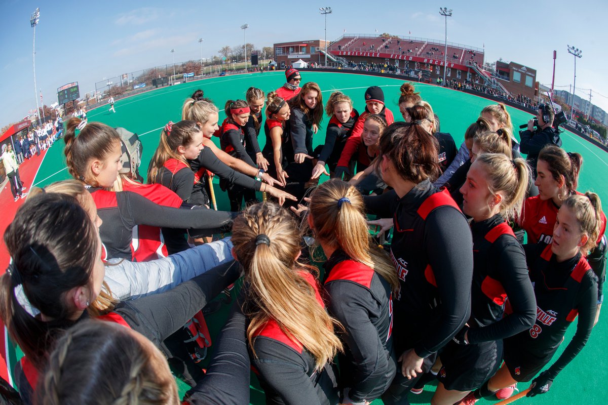 LouisvilleFH's tweet photo. Family.

#GoCards https://t.co/IEEyYADjZH