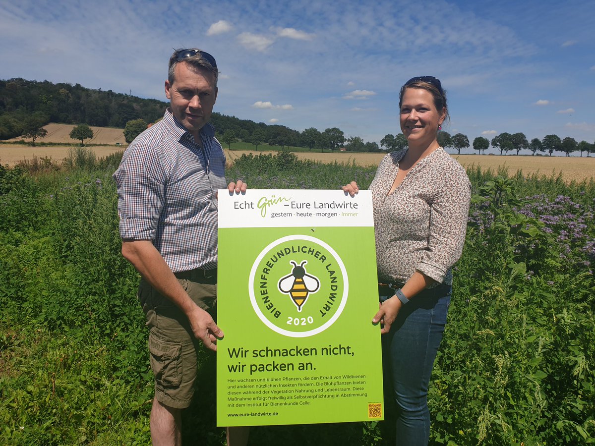Erichshof's tweet photo. Quatscht ihr noch👎🏻oder summt‘s🐝bei Euch schon?🌻
Artenvielfalt - kein Problem, wir machen das! #BienenfreundlicherLandwirt #EureLandwirte #wirkümmernuns  #Landvolk #RegionHannover #Beewitched 🐝 #Beecare #honeyfornothing #VolksbegehrenSucks #gruenelvndsfalschesignale https://t.co/y8I1DZ2g1h
