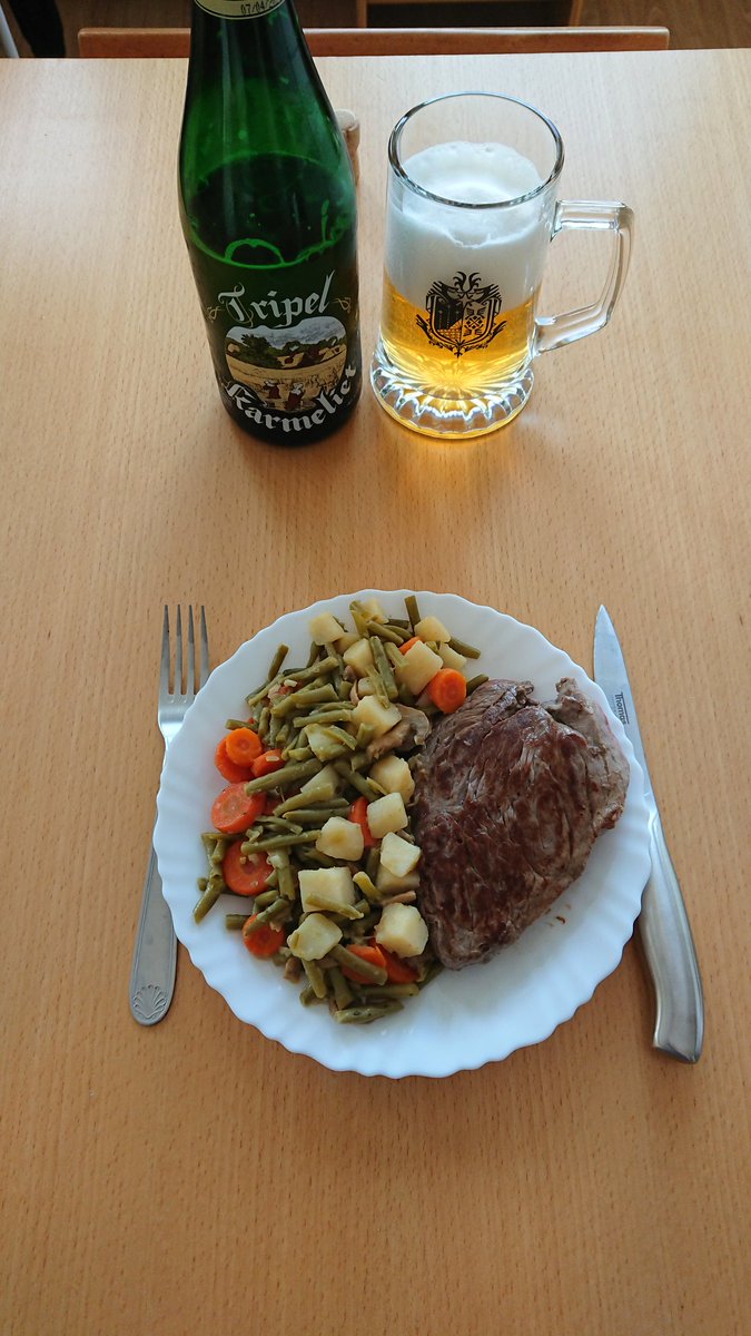 Antharus's tweet photo. Est-ce que je vis ma meilleure vie ?
Presque ! 😂
#Food #LeMiam #TeamGrosCul 💪 https://t.co/UU7U3N7hEM