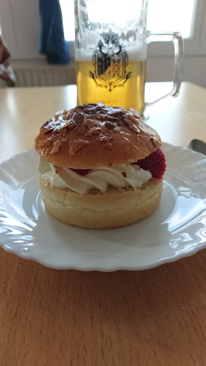 Antharus's tweet photo. Est-ce que je vis ma meilleure vie ?
Presque ! 😂
#Food #LeMiam #TeamGrosCul 💪 https://t.co/UU7U3N7hEM