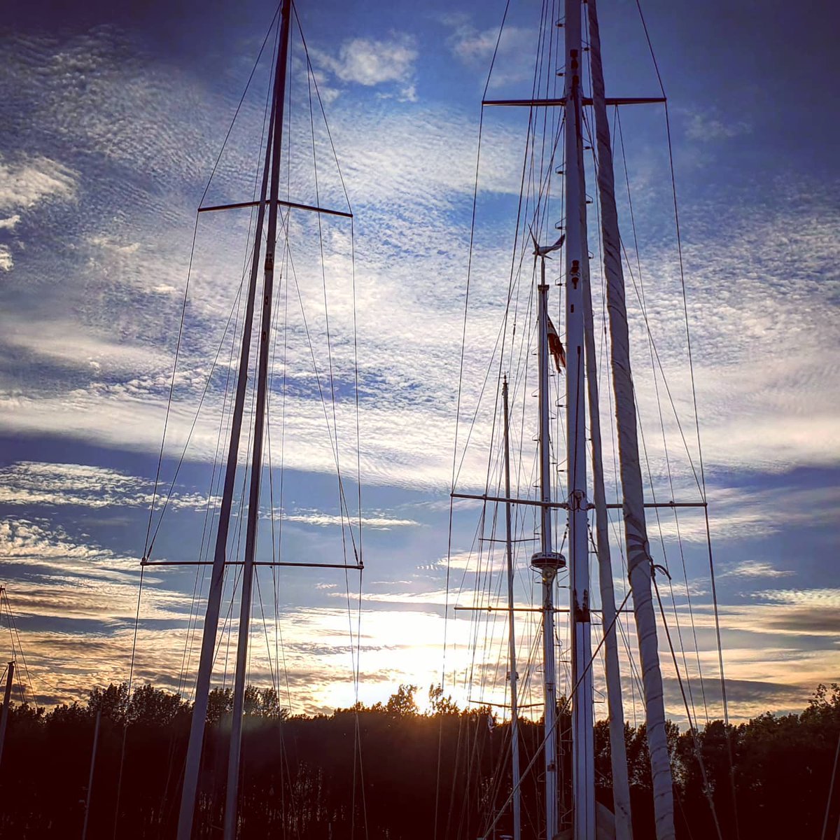 mfraikin's tweet image. Godnat! ⛵
.
.
.
#segeln #segelnmachtglücklich #sailing #yachting #yacht #yachtlife #segelyacht #ostsee #balticsea #instasailing #instasail #sonnenuntergang #sunsethttps://www.instagram.com/p/CCl-1EDipMO/
