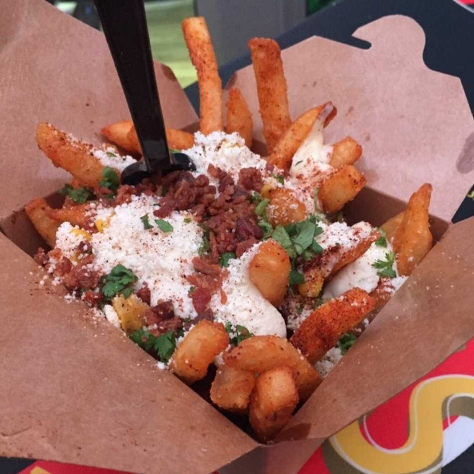 MeetSinCity's tweet photo. National French Fry Day! 🍟🍟🍟

Fan Submitted Photo 📸📸📸
Dirt Dog - Las Vegas Strip
Elote Fries

#Vegas #LasVegas #NationalFrenchFryDay #FrenchFryDay #FrenchFriesDay #frenchfries #food #foodie #cheatmeal #lunch #dinner #snack #trending https://t.co/vUuFHa6ikQ