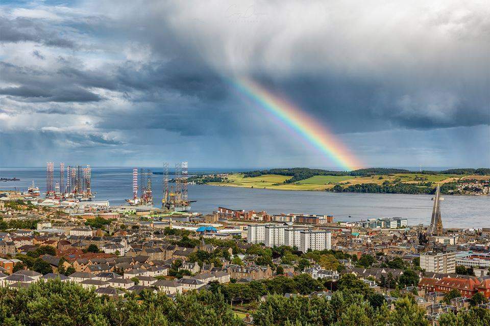 DundeeCulture's tweet photo. ❤️🌈 What an amazing rainbow from #Dundee - a good reminder that better days do indeed lie ahead! COVID-19 may have put a stop on many things but those things will change for the better! For the moment, please continue to follow guidance and #StaySafe! ❤️🌈📍 https://t.co/sXujqxMTku