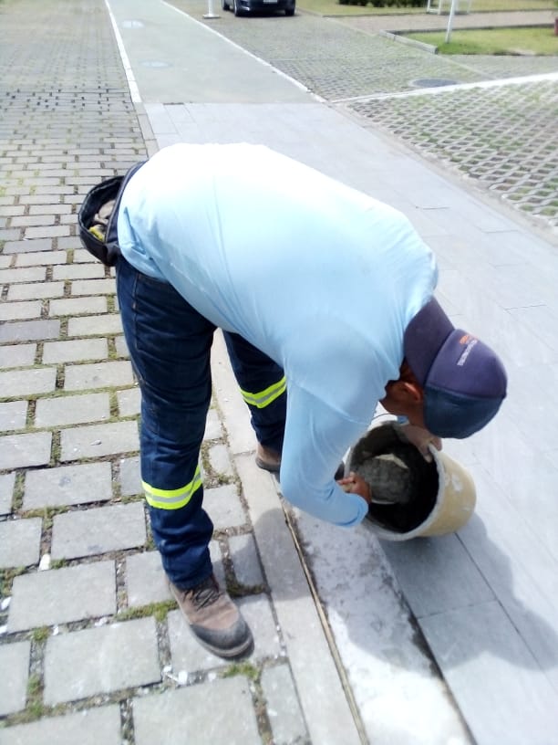 FlopecEp's tweet photo. 🌴[PLAYA LAS PALMAS] Con nivelación de la arena y cambio del porcelanato, continuamos los trabajos de mantenimiento habitual programado, en malecón e interiores del complejo turístico "Playa Las Palmas", administrado por la empresa. #FlopecSiempreContigo
#AEcuadorLoSacamosTodos https://t.co/Vc8CSRmJUh