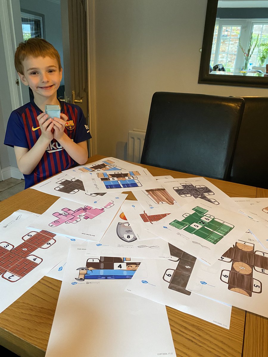 lucychilton6's tweet photo. Oscars is building minecraft characters from nets @CarltonMiniY2 https://t.co/pmei4b0kBL