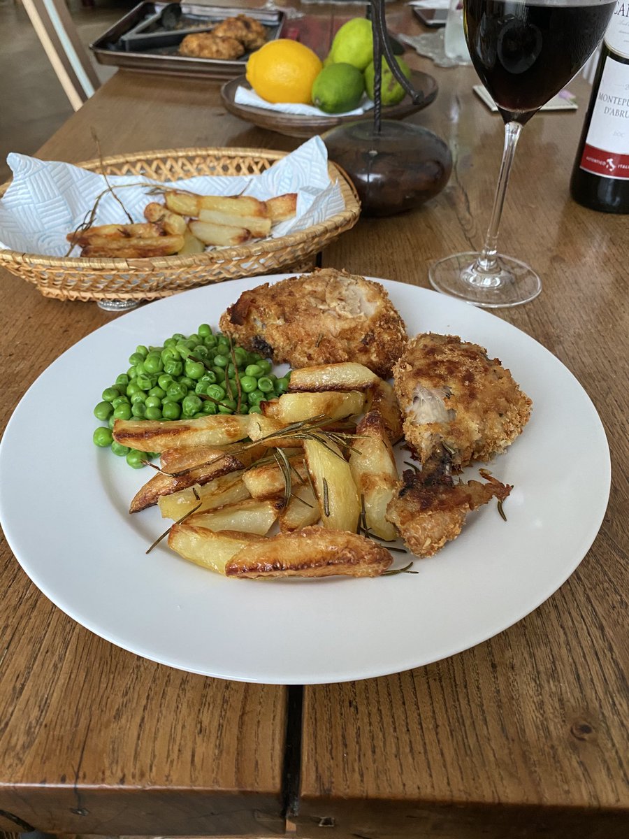 MarrisRobert's tweet photo. My take on Kentucky Fried Chicken - chicken in Parmesan and herb breadcrumbs with homemade chips roasted in goose fat #lamiacucina #freerangechicken #chips #goosefat #parmesan #chickeninbreadcrumbs #homecook #homecooking https://t.co/LvcuCN4boU