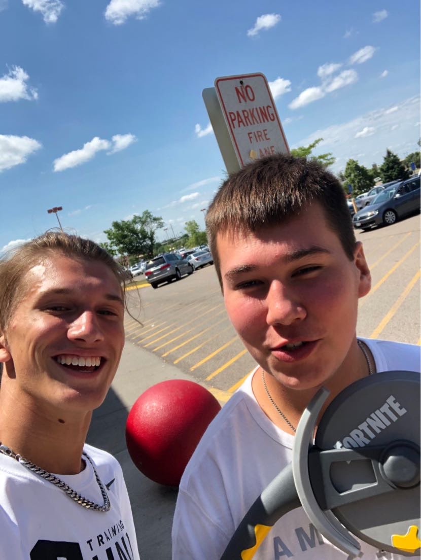 BraydenLarson14's tweet photo. @andovernerf2020 Bailey from TNL Kills Joey with sword for 2 points https://t.co/3YobCprbmG