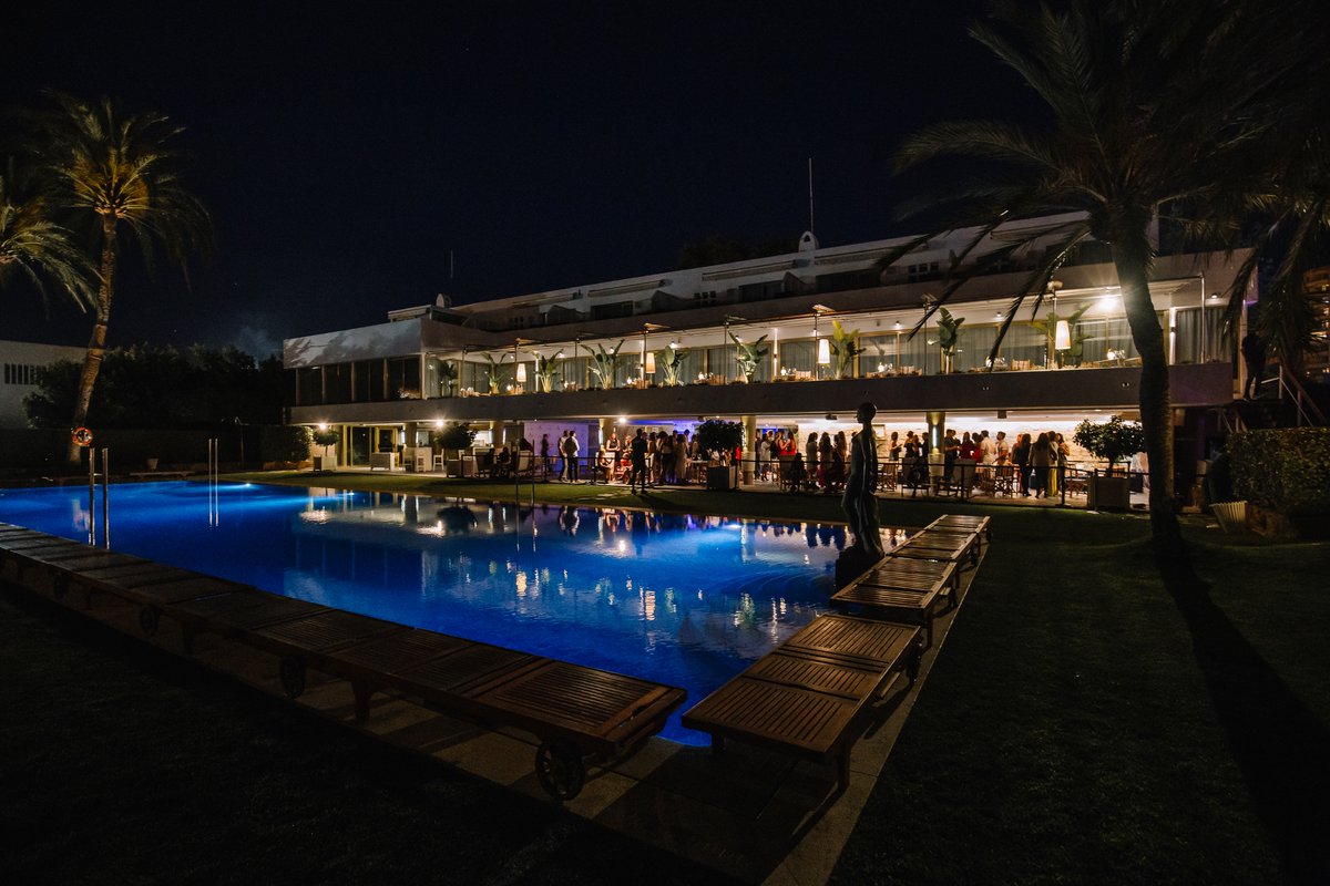 estoeswow's tweet photo. Un jueves más apunto del SOLD OUT de mesas.
Últimas mesas al 671 014 651 🎉 https://t.co/aRYeHQAsY9