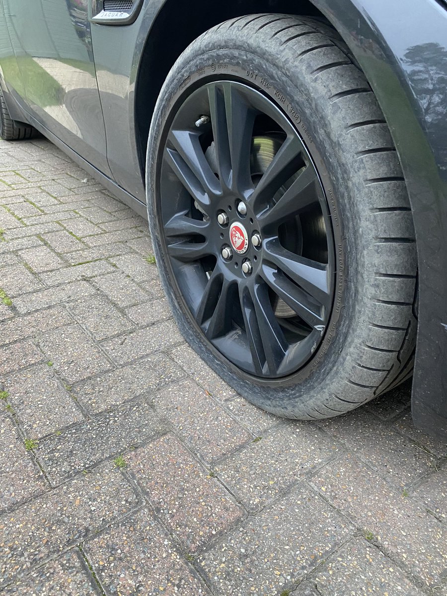 TashaaStarkeey's tweet photo. Could this be anymore depressing 😂 just got home after my shift which has been a particularly tough one...and my tyre died 😭 
Only saving grace is that it didn’t happen on the motorway because I definitely would have cried about being stranded 😂 
#WorstMonday https://t.co/MN5hrThZxK