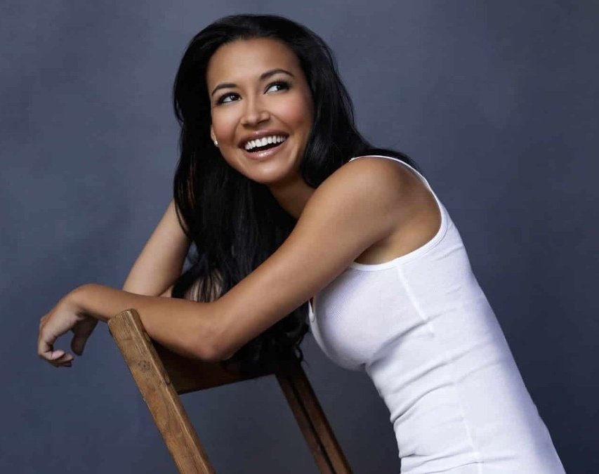 clicksnoticias's tweet photo. Hace 7 años el actor #Cory #Monteith fue encontrado muerto en una habitación de hotel. El día de hoy se confirma la muerte de su compañera de #Glee, la actriz #Naya #Rivera después de haber desaparecido en el Lago #Piru el pasado miércoles 08 de julio.
#13jul https://t.co/sMQuupj6vz