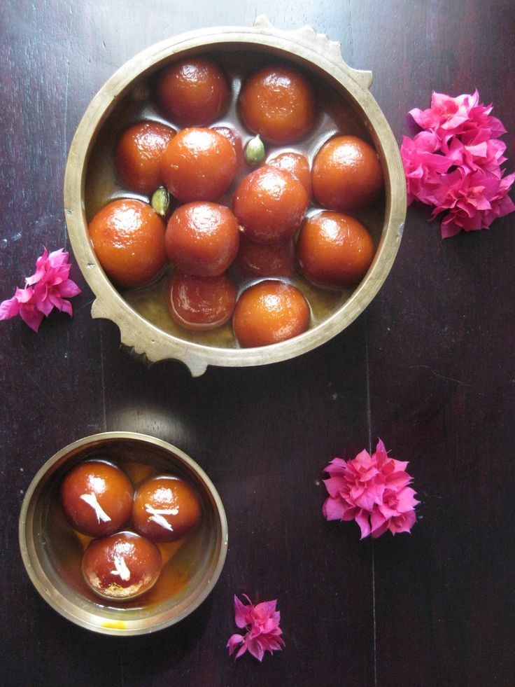 And my personal favourites, rasgulla and gulab jamun 