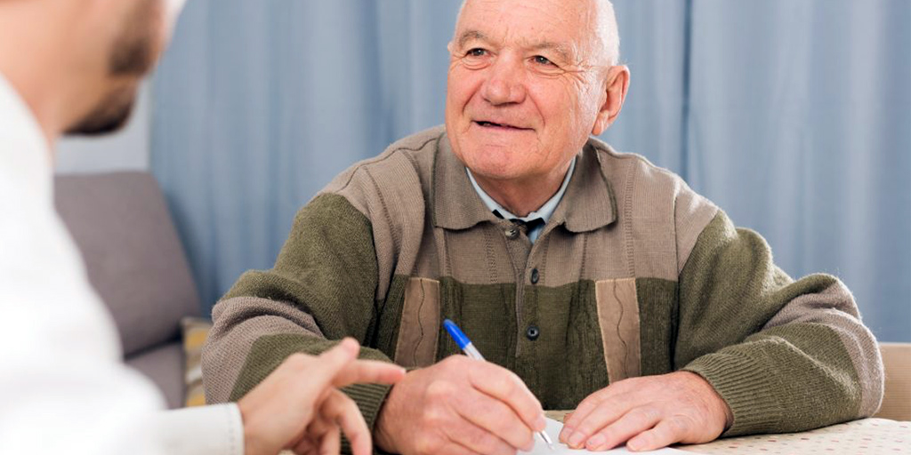 CCharitiesUSA's tweet photo. Making ends meet on a fixed income isn't easy. We encourage #seniors to call their local Catholic Charities &amp; learn how to apply for food, #medicine, utilities, affordable housing, or transportation #benefits programs. Find Help: https://t.co/7EOF6zVJaL #BoostYourBudget Week https://t.co/mSlUbCyQ9x