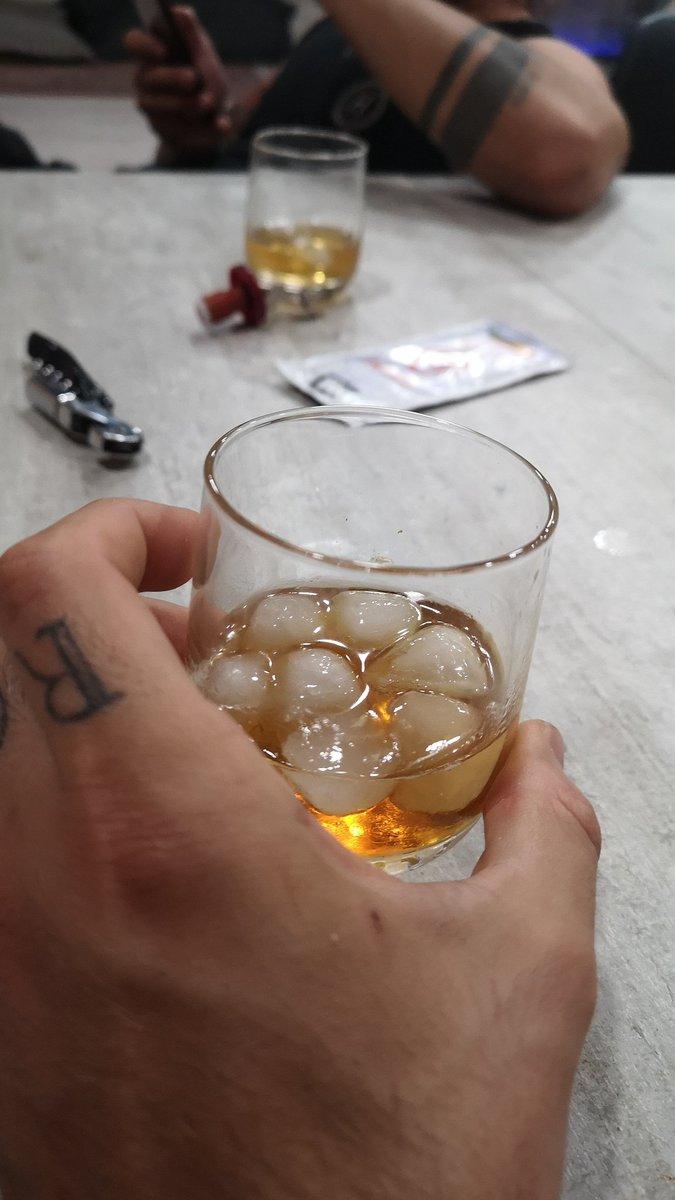fra_landi91's tweet photo. Alcoooollllll ooou bbbbbeibi Alcoooollllll https://t.co/kS7lEKFtEu