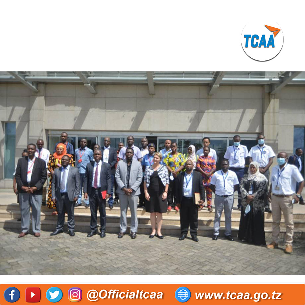 officialtcaa's tweet photo. Waziri @HKigwangalla amefungua mafunzo kwa watoa huduma za usafiri wa Anga nchini wa uwanja JNIA, juu ya namna ya kujitahadhari na #COVID19 Covid19 pindi wanapo wahudumia abiria kwenye uwanja wa ndege yaliyoandaliwa na #CASSOA na kudhaminiwa na Serikali ya #Ujerumani. https://t.co/BAAy9TLEc7