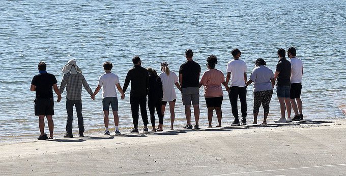 Elenco de 'Glee' se reúne em Lago em que Naya Rivera morreu afogada