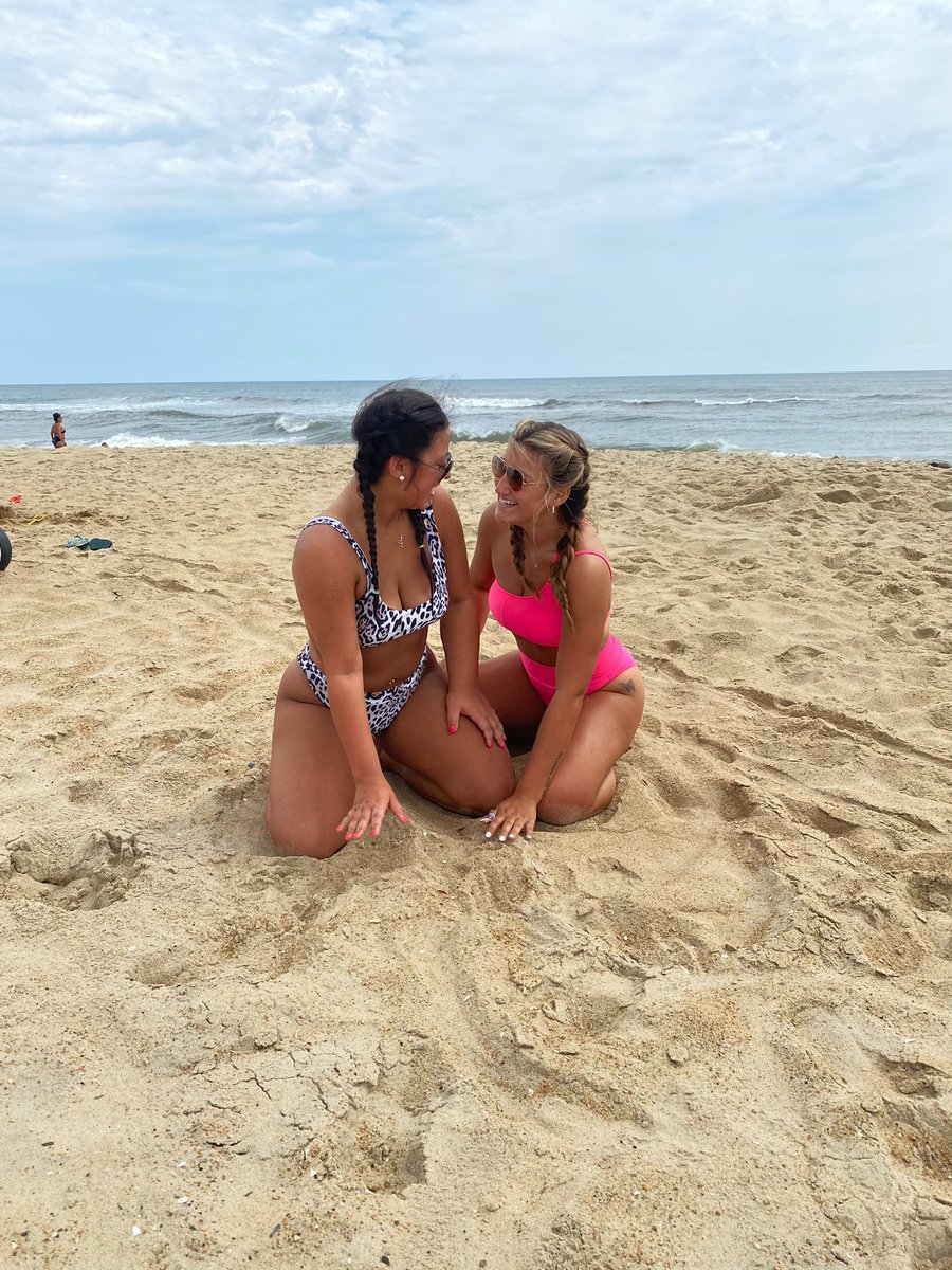 JaceyTaylor12's tweet photo. Beachin’ is better w/ your bestie✨ https://t.co/ExQhSSwRhe