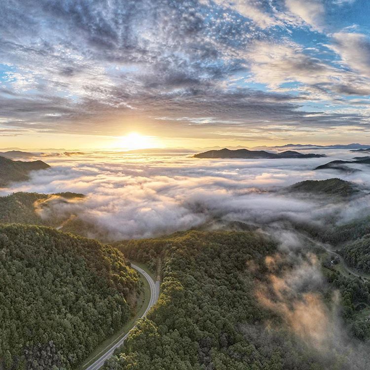 VisitSmokies's tweet photo. It's a new week. What possibilities await you this Monday? (📸: Winding Stair Gap by erichaggartimagery via Instagram) https://t.co/r6a40hNYzV