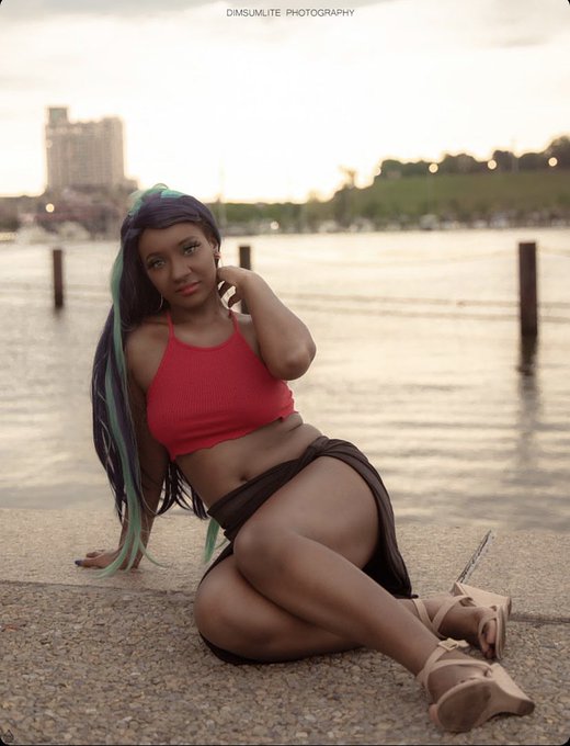 Me vs animated me 🥰 https://t.co/uLzjNGoxzc<a href="/tag/blackcosplayer"class="tags"><span>#blackcosplayer</span></a><a href="/tag/cosplayersunder1k"class="tags"><span>#cosplayersunder1k</span></a>