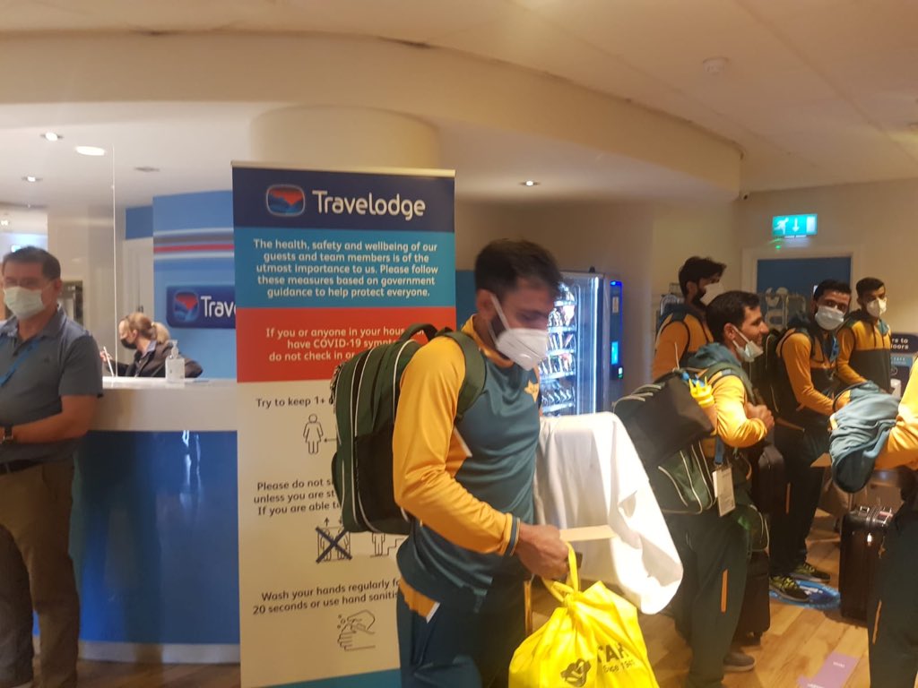 anussaeed1's tweet photo. Pak Team is staying at Travelodge, Derbyshire due to safety precautions.
We must understand these are unprecedented times. 
Ground is on walking distance and Hotel is booked only for Pak team.
2ndly,I hv experienced to stay there,facilities are up to the mark👍

 #BackGreen https://t.co/ELMxsXZhHt